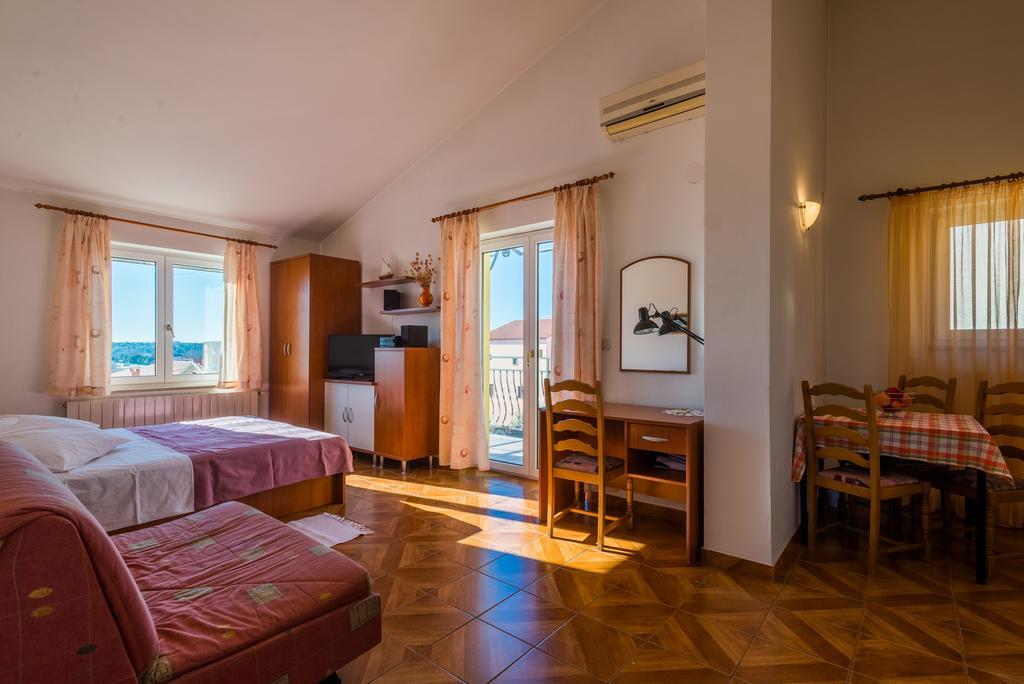 Apartment Majoran Pula Exterior photo