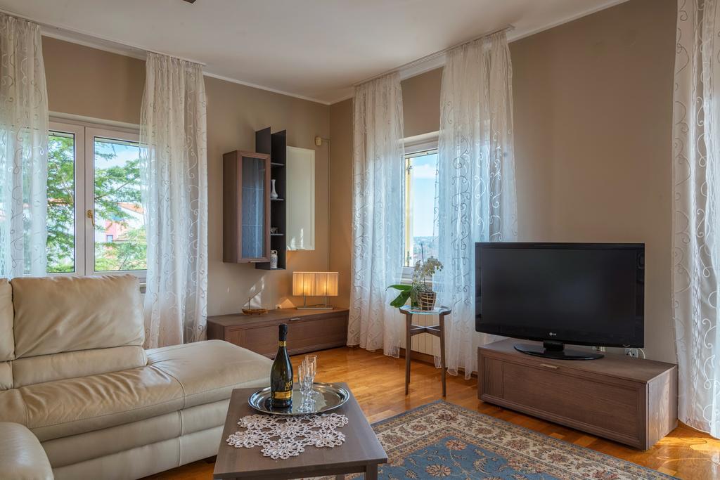 Apartment Majoran Pula Exterior photo